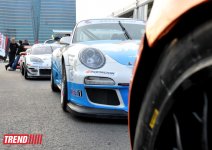 В Баку стартовал парад гоночных машин, участвующих в City Challenge (Фото)